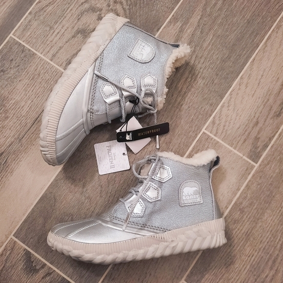 Sorel x Disney Frozen Out 'N About Waterproof Faux Shearling Bootie 6 NWT - Picture 1 of 7